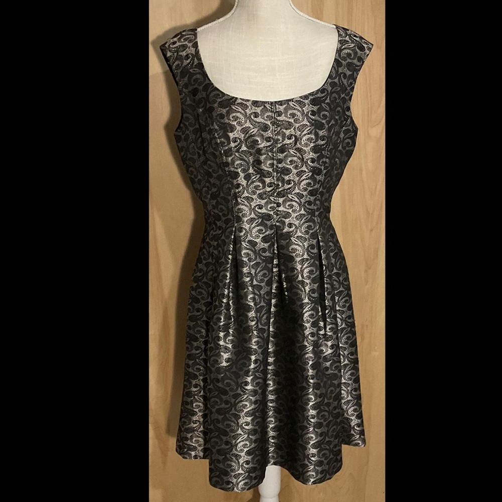 9 & Co Brocade Fit & Flare Semi-Formal Dress - EUC